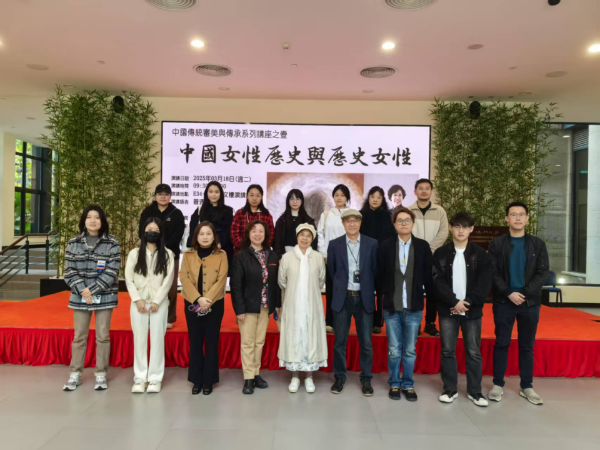 邹莉馆员澳门大学演绎木兰故事(1)398.png